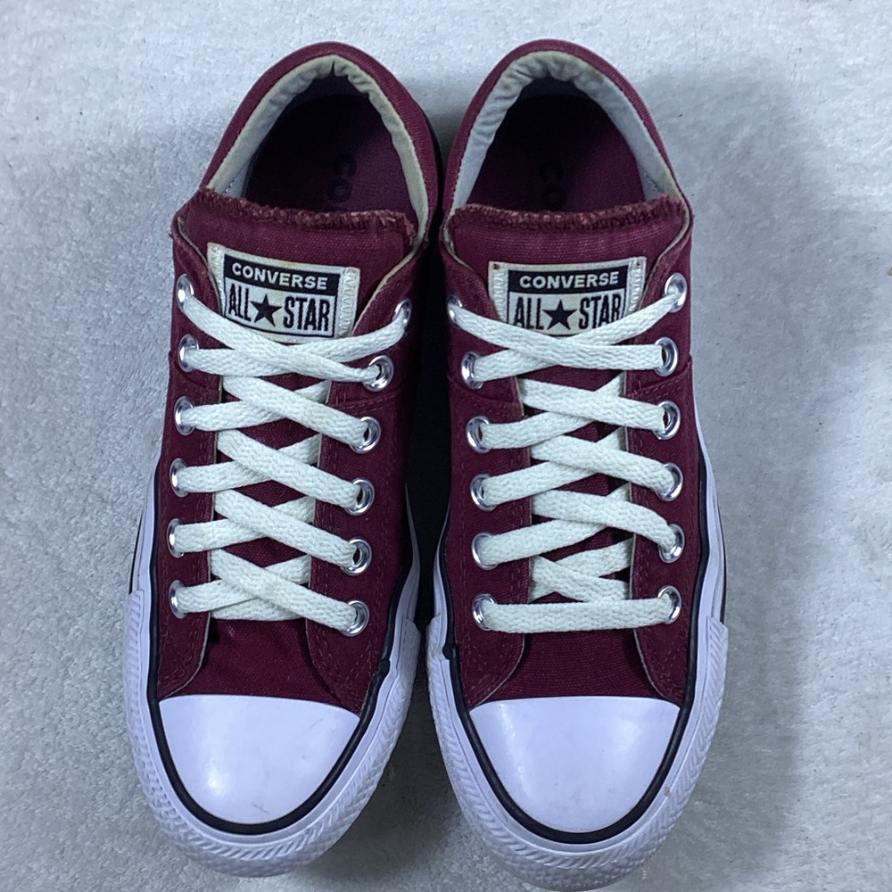 Converse All Star Low Top Sneakers in Burgundy